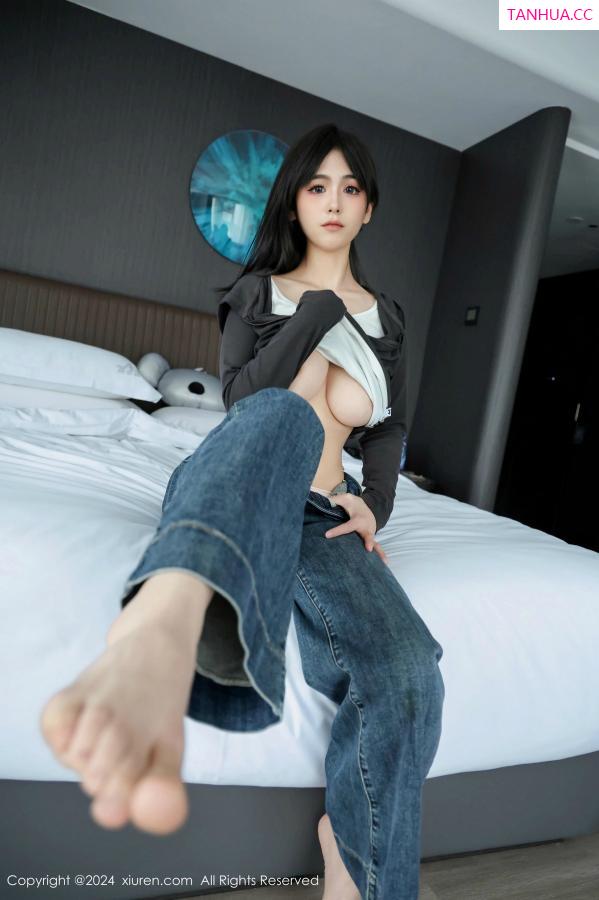   [XiuRen]高清写真图 2024.11.19 No.9464 奶芙乔乔 美腿性感第22张图片